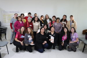 Capacitación para monitoras comunitarias en prevención del cáncer de mama en CESFAM Madre Teresa